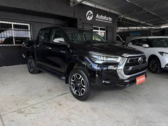 TOYOTA HILUX 2.8 D-4D TURBO DIESEL CD SRX 4X4 AUTOMÁTICO TOYOTA HILUX 2.8 D-4D TURBO DIESEL CD SRX 4X4 AUTOMÁTICO